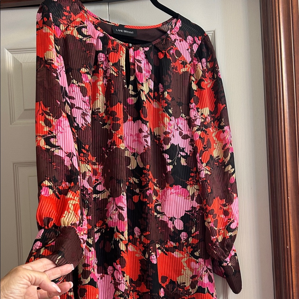 Lane Bryant Long Sleeve Keyhole Neck Multicolor Floral Blouse.  New Without Tags